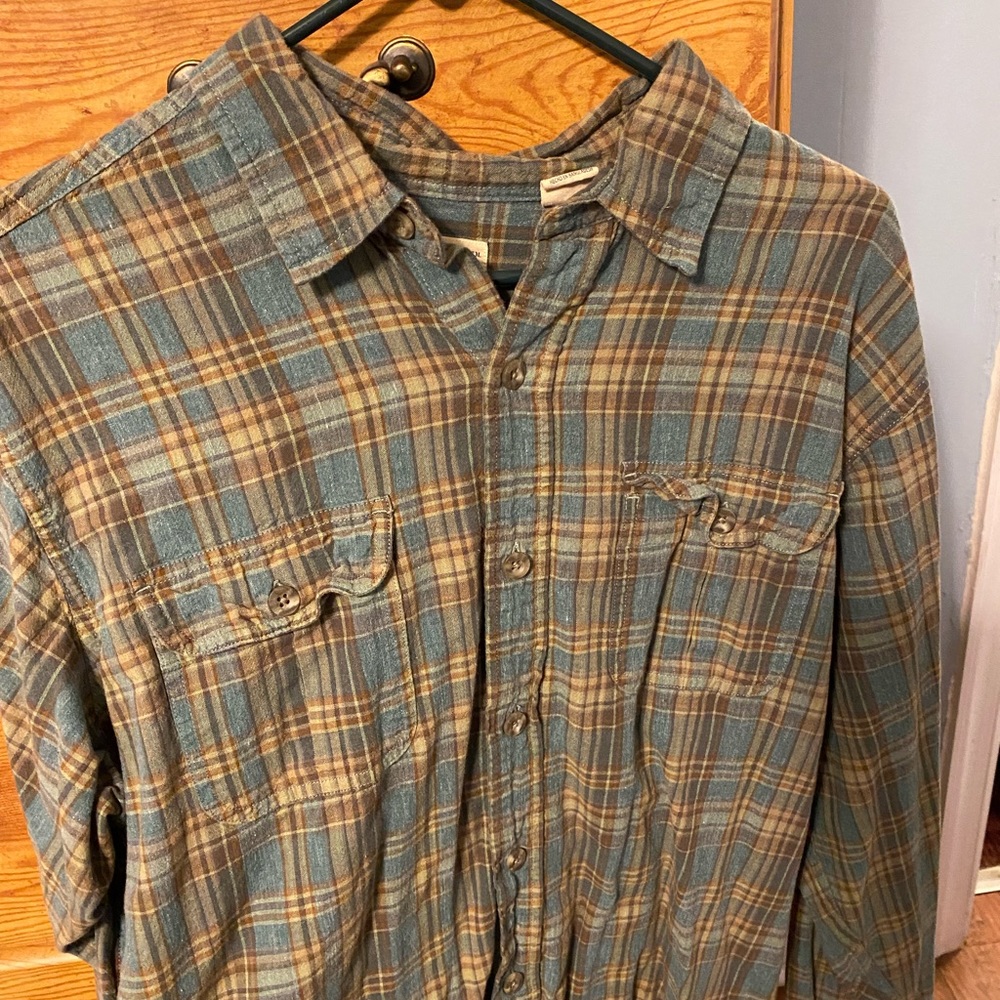 Red Head company button up long sleeve. Colors are Green, tan, and brown.